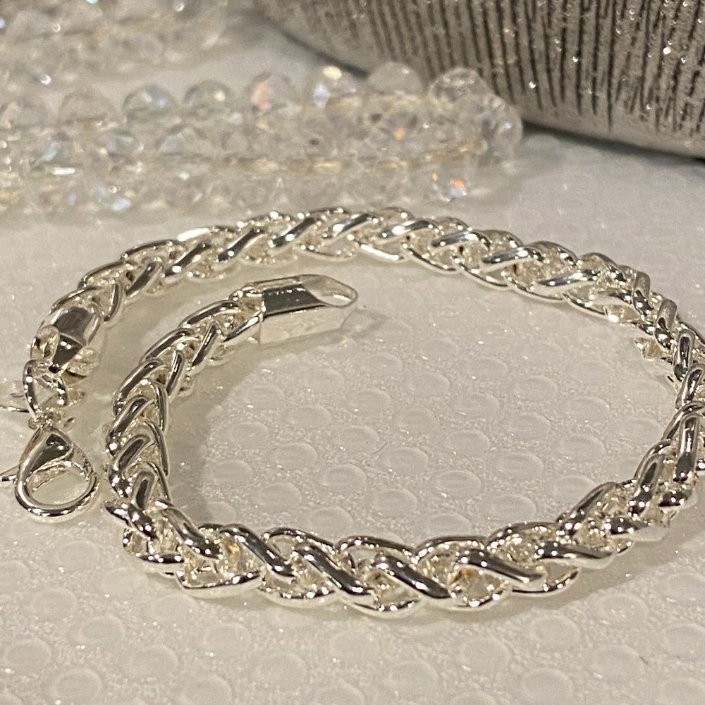 Elegant 925 Sterling Silver Chain Style Bracelet .
